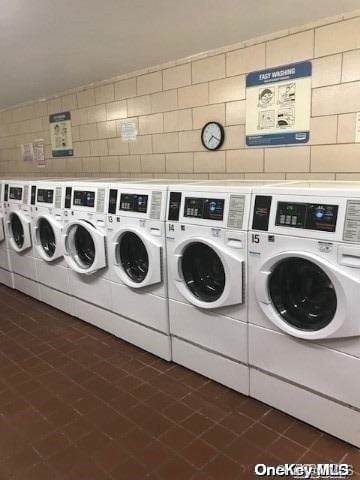 laundry room with washer / clothes dryer