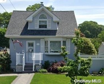 view of front of property with a front lawn