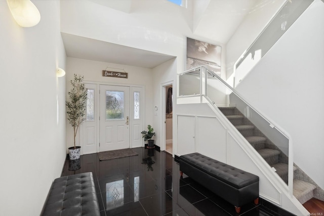 foyer featuring a high ceiling