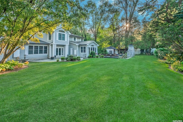 view of yard featuring a patio