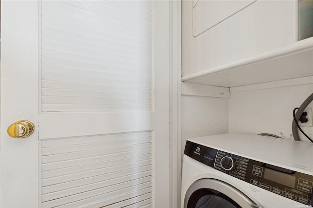 washroom with washer / clothes dryer