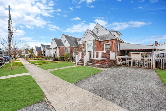 view of front facade with a front yard