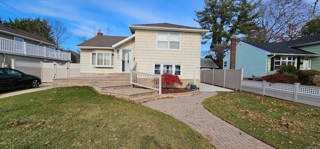 view of front of house with a front lawn