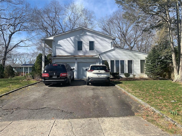 view of front facade featuring a garage and a front yard
