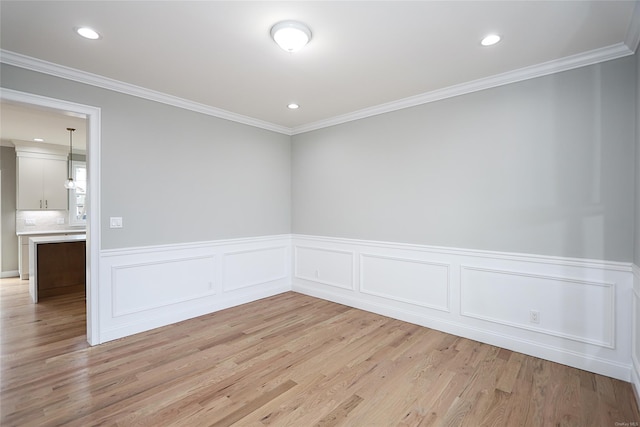 unfurnished room featuring light wood-style floors, recessed lighting, and ornamental molding