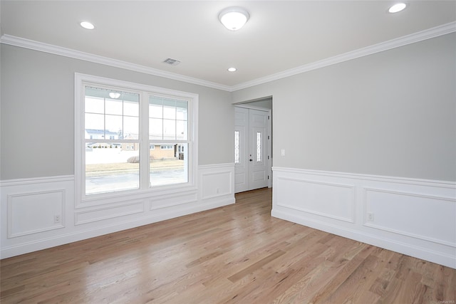 unfurnished room with crown molding, recessed lighting, visible vents, and light wood-style floors