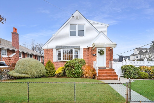 view of front facade with a front lawn