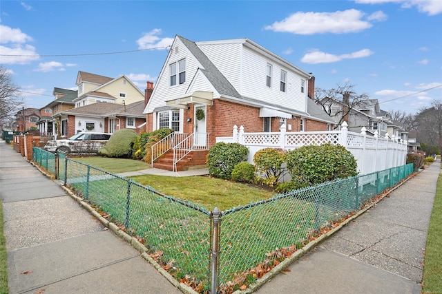 view of front of house featuring a front yard