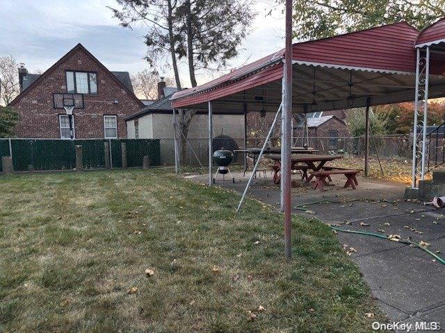 view of yard featuring a carport