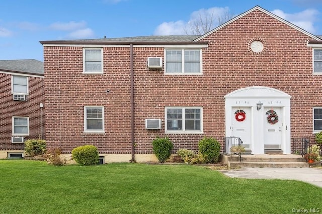 view of front of property with a front yard