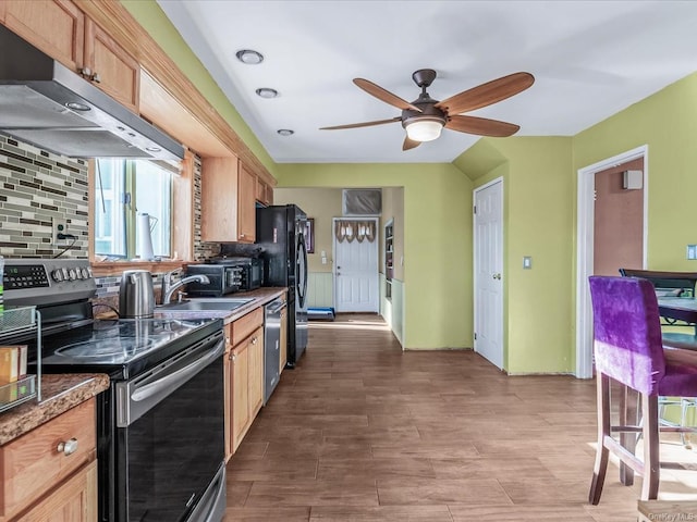 kitchen featuring backsplash, ceiling fan, sink, and stainless steel appliances