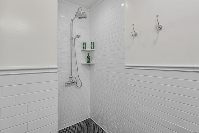 bathroom featuring tiled shower and tile walls