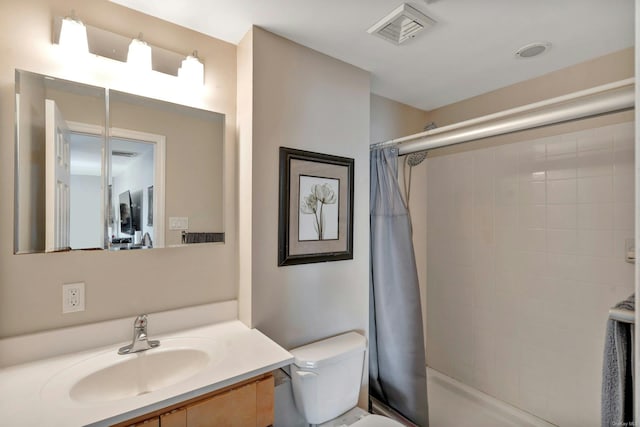 full bathroom with shower / tub combo with curtain, vanity, and toilet