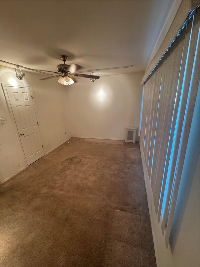 spare room featuring ceiling fan and carpet flooring