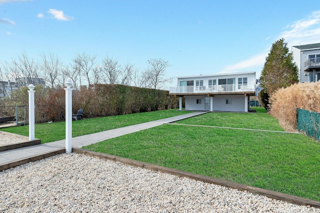 view of front facade with a front lawn