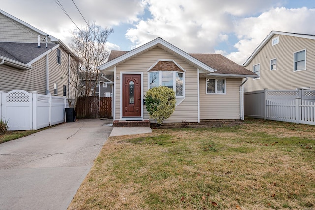 bungalow-style house featuring a front yard