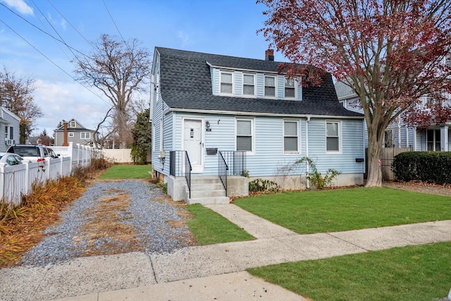 view of front of property featuring a front yard