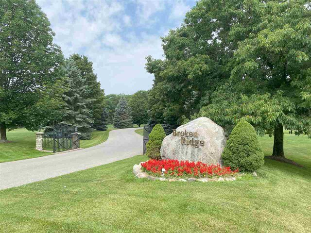 8100 Broken Rdg, Harbor Springs, MI 49740