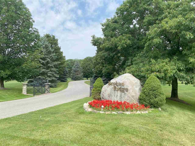 8167 E Ridge Rd, Harbor Springs, MI 49740