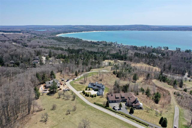 8167 E Ridge Rd, Harbor Springs, MI 49740