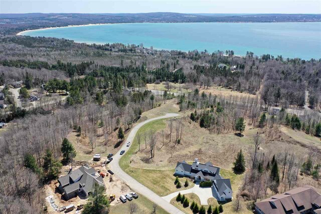 8197 E Ridge Rd, Harbor Springs, MI 49740