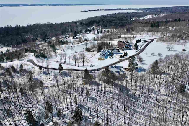 Listing photo 3 for 8197 E Ridge Rd, Harbor Springs MI 49740