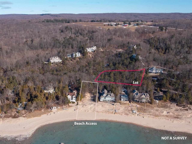 Listing photo 3 for 8385 Seven Mile Point Ct, Harbor Springs MI 49740