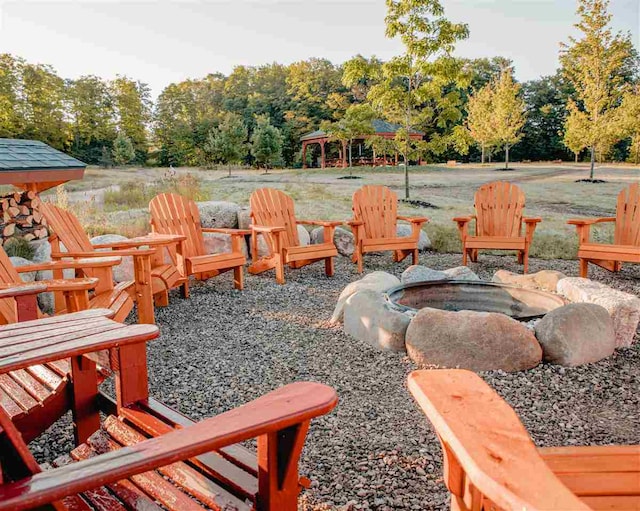 view of yard featuring a fire pit