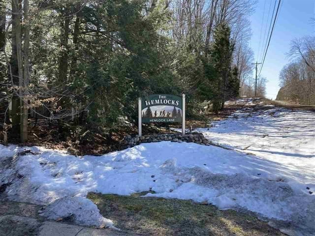 Listing photo 3 for 6397 Resort Pike Rd, Petoskey MI 49770