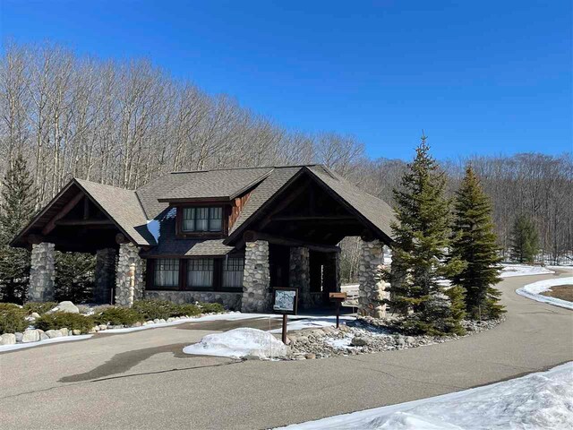340 Pleasant Ridge Dr, Harbor Springs, MI 49740