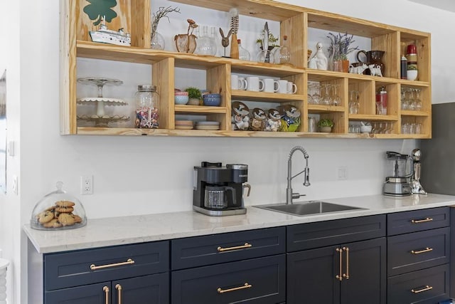 401 Antrim St, Charlevoix, MI 49720 - bar area featuring a sink