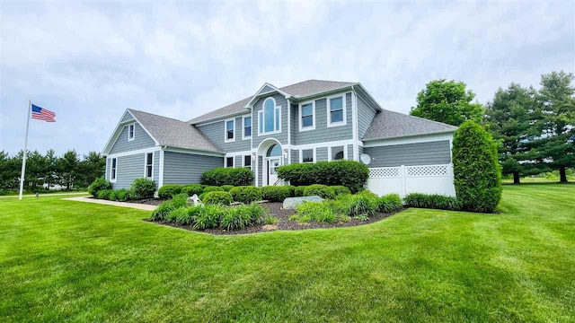 view of front of property with a front yard