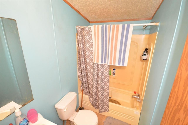 bathroom featuring crown molding, shower / bath combo with shower curtain, a textured ceiling, and toilet