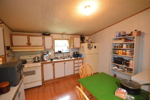 kitchen featuring sink, crown molding, light hardwood / wood-style floors, a textured ceiling, and white appliances