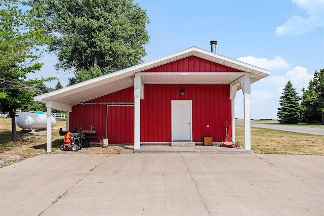 view of outbuilding