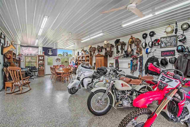 garage featuring ceiling fan