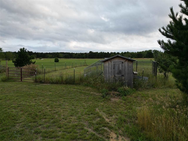 view of yard featuring a storage unit and a rural view