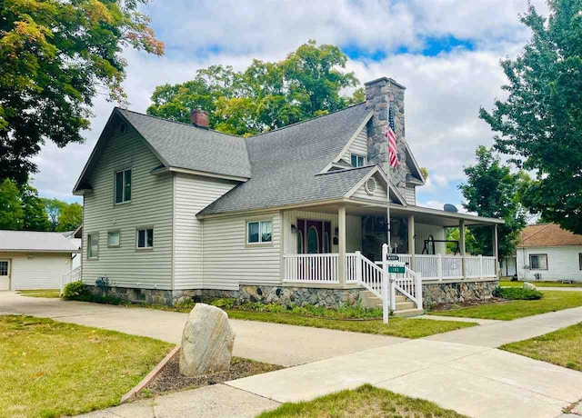 view of front of home with a front lawn and covered porch