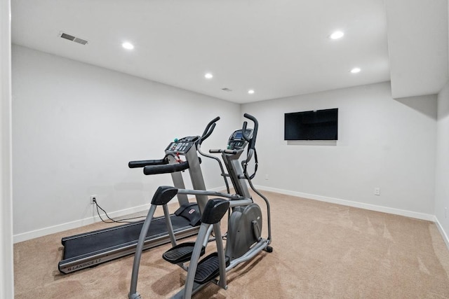 workout room with recessed lighting, visible vents, light carpet, and baseboards