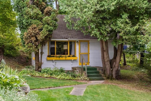 view of front of property with roof with shingles