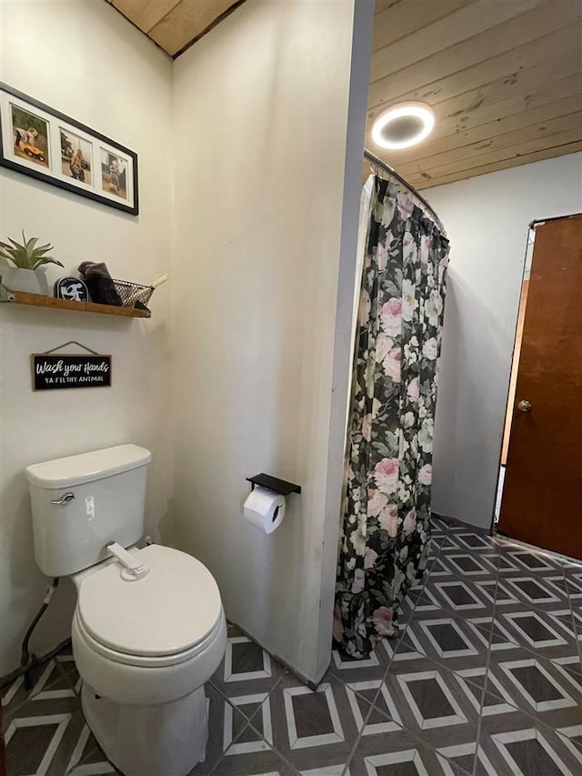 bathroom featuring wood ceiling, curtained shower, and toilet