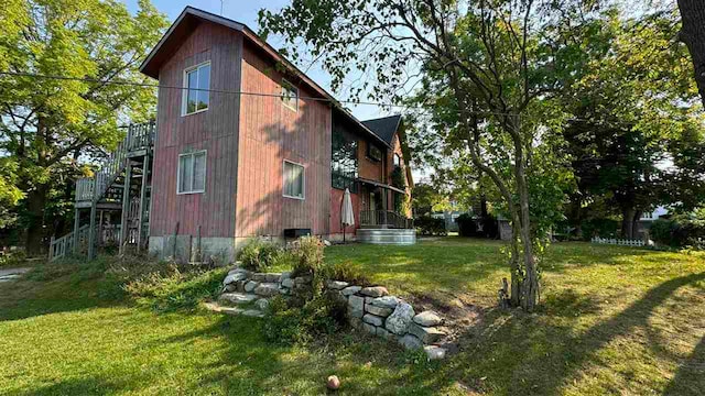 exterior space featuring a lawn