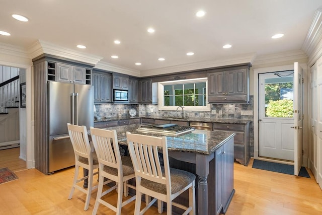 kitchen featuring light wood-type flooring, appliances with stainless steel finishes, and a center island