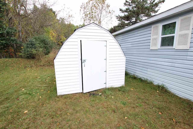 view of outbuilding featuring a yard