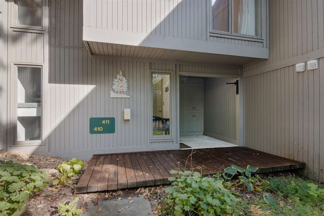 property entrance with a wooden deck