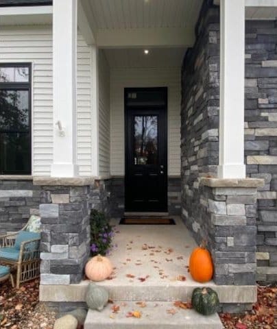 doorway to property featuring covered porch