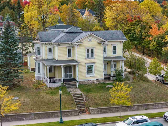 view of front of home featuring a front yard and a porch