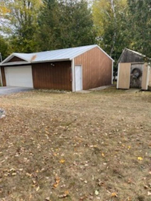 view of outbuilding with a garage