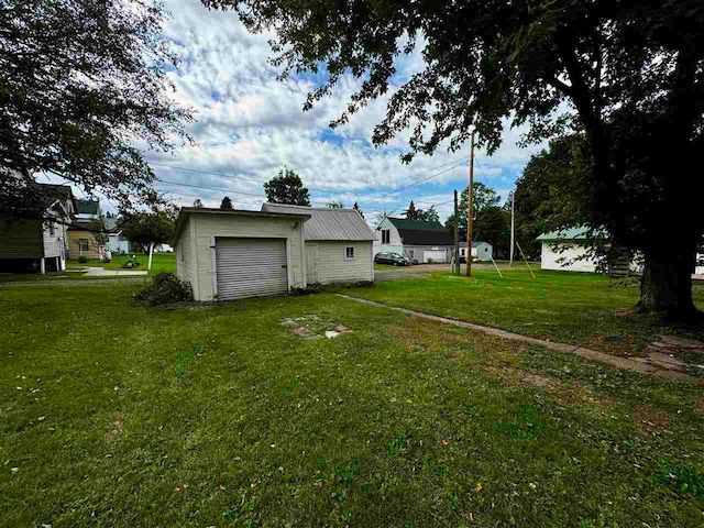 view of yard featuring a garage and an outdoor structure