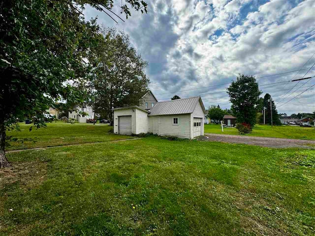 view of yard with a garage and an outdoor structure